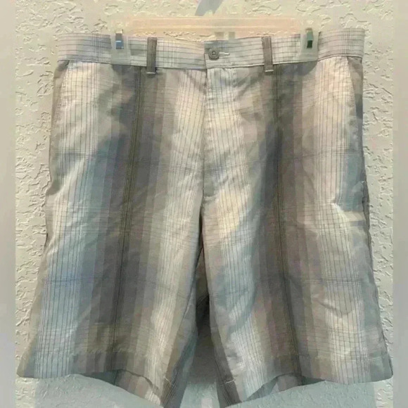 PGA Tour men’s 32 light grey plaid shorts - Picture 1 of 4